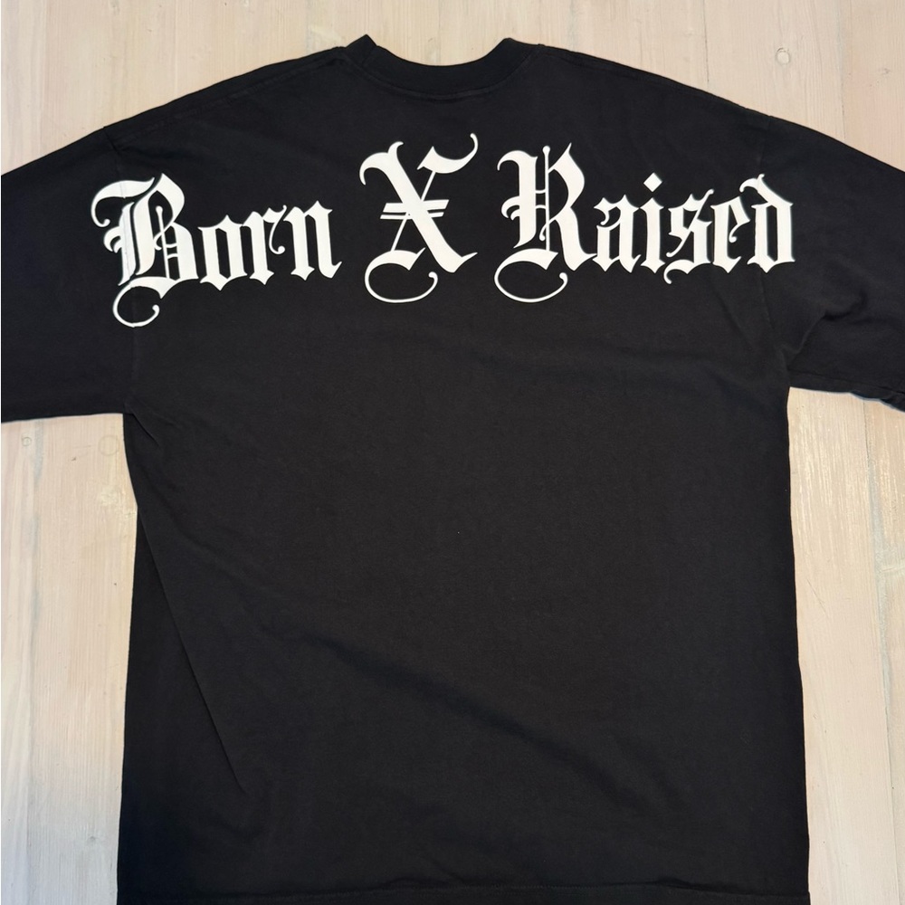 Born X Raised BLACKLETTER JUMBO ARCH Tee